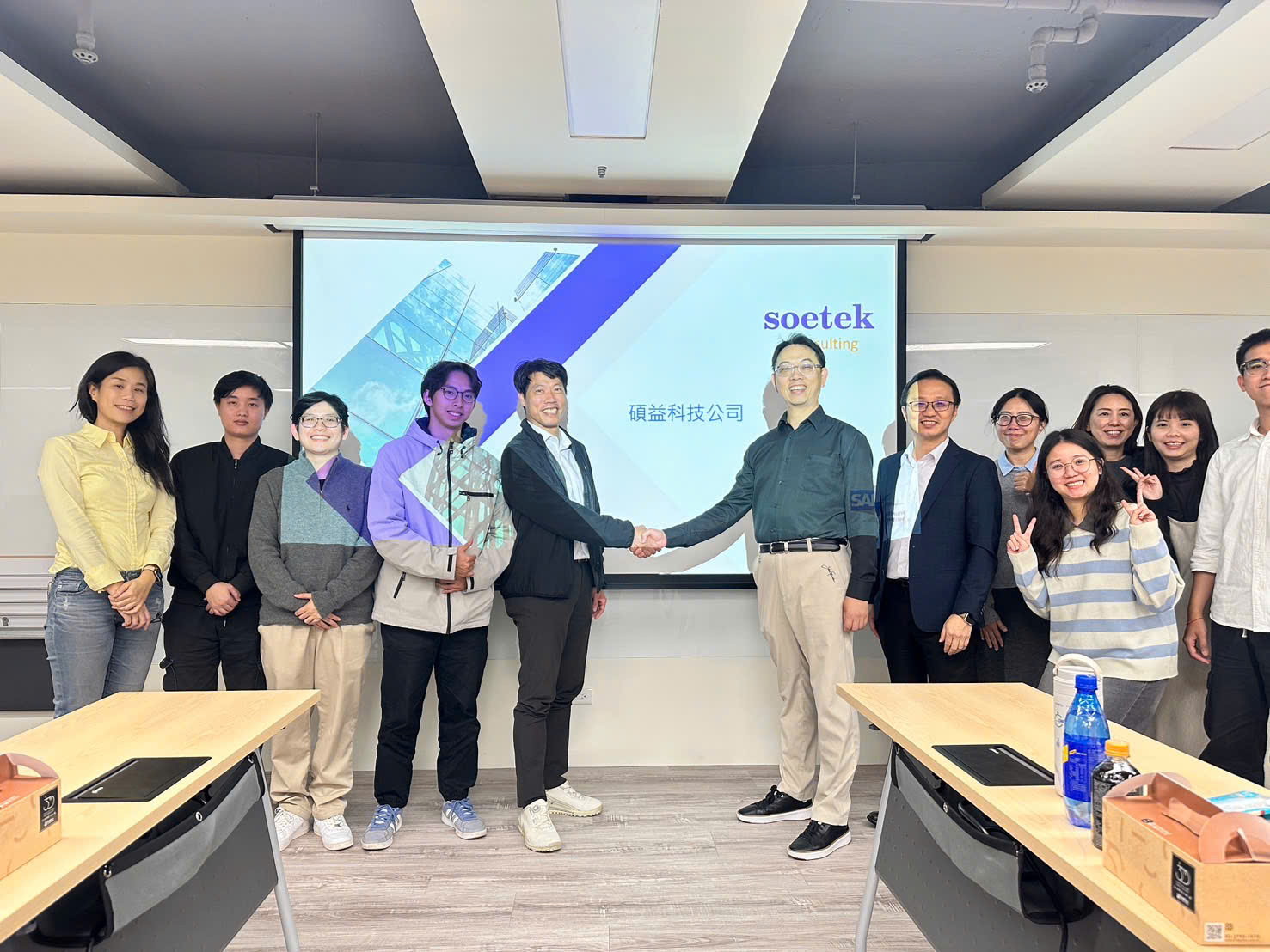 Sinh viên INTENSE của NTUST tham quan doanh nghiệp hợp tác