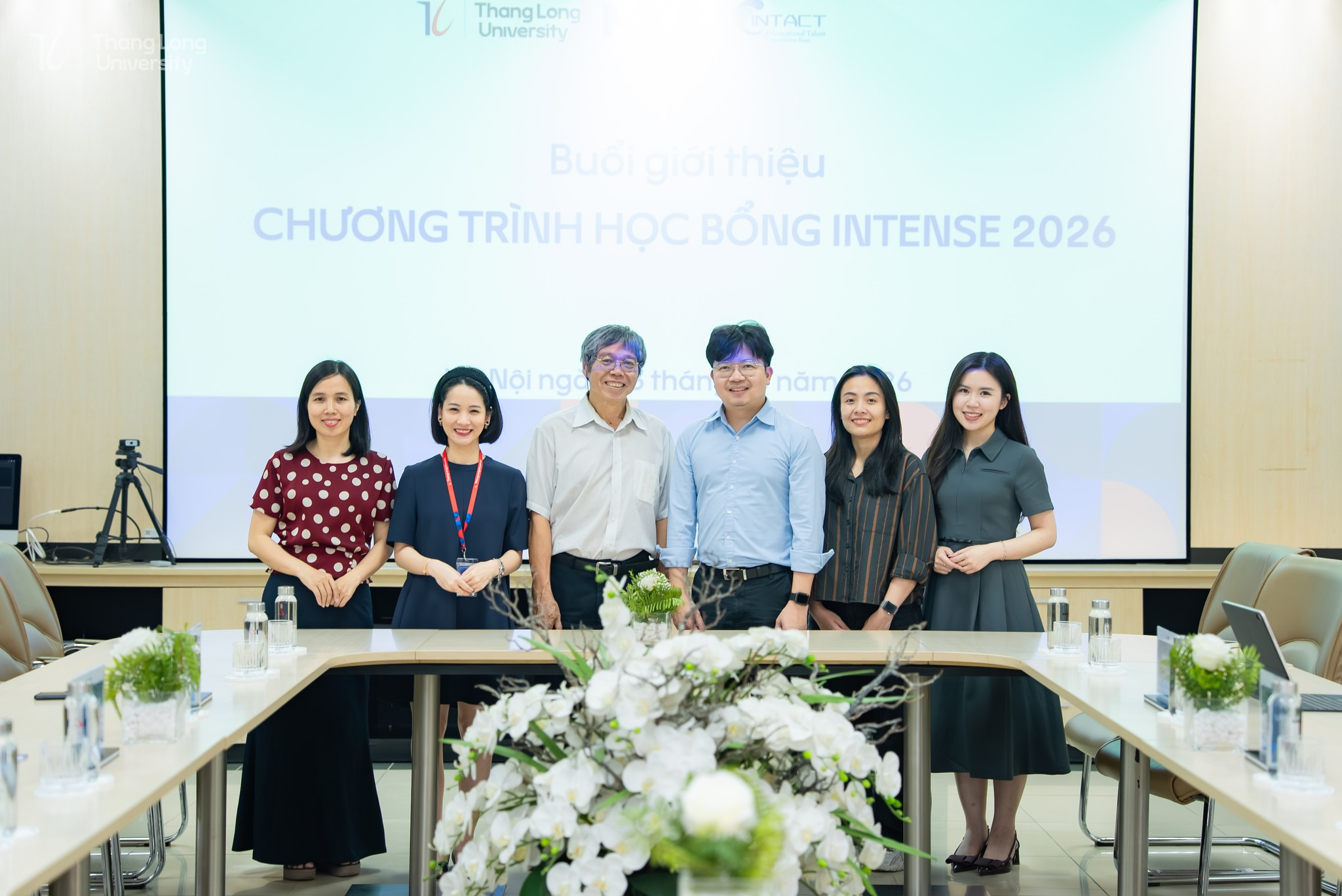 Giới thiệu Chương trình học bổng INTENSE tại Trường Đại học Thăng Long