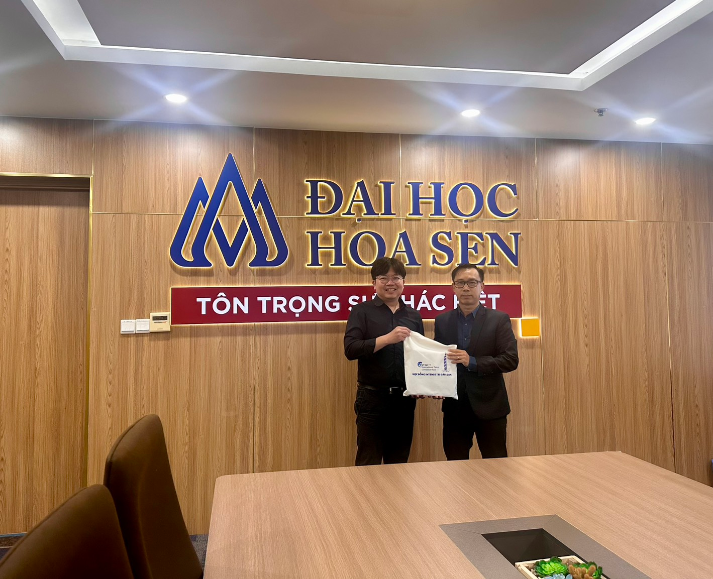 Introduction to the INTENSE Scholarship Program at Hoa Sen University